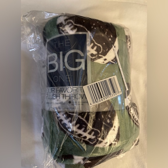 Kohl's Bedding Nwt The Big One Throw Kohls Football Poshmark